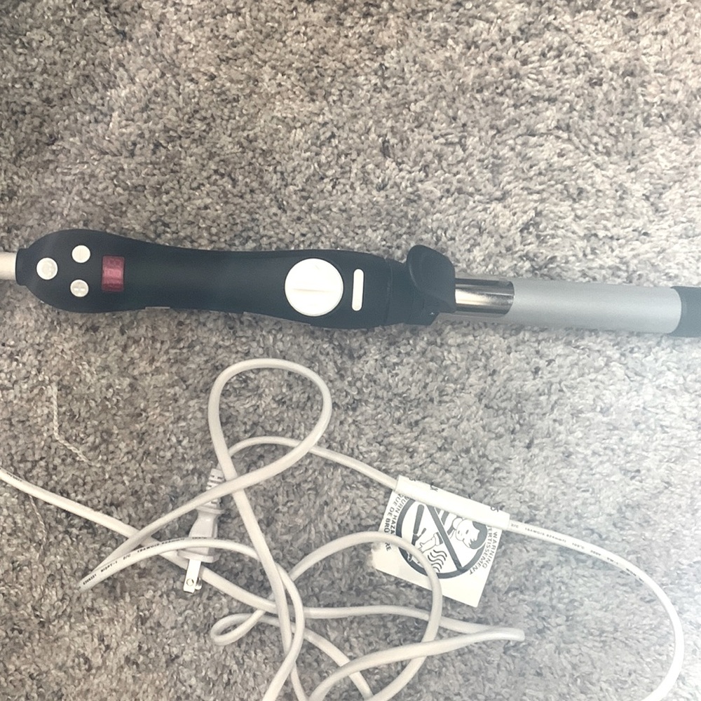 BEACHWAVER® S1 DUAL VOLTAGE BLACK ROTATING CURLING IRON
